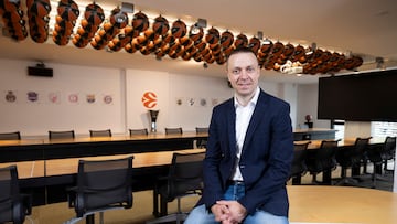 Paulius Motiejunas posa para AS en la sala de reuniones de las oficinas de la Euroliga en Barcelona.
