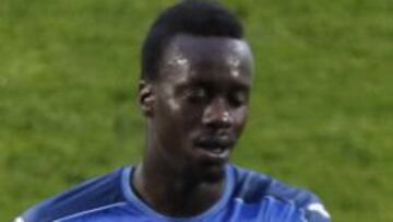 Babá Diawara se retira del campo sustituyendo a Pedrio León
