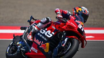 Pedro Acosta con su KTM con los colores GASGAS.