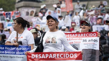 CIUDAD DE MÉXICO 10/05/2025
En el marco del día de las madres, se llevó a cabo la XIII Marcha de la Dignidad Nacional Madres Buscando a sus Hijos, Hijas, Verdad y Justicia.
Donde miles de madres buscadoras y familiares de personas desaparecidas marcharon del Monumento a la Madre al Ángel de la Independencia exigiendo justicia a las autoridades y la localización con vida de sus seres queridos.
Fotos: Emiliano Molina