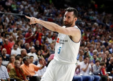 El Real Madrid logró su 34º título liguero ante el Baskonia en un partido muy destacado de Rudy Fernández, que le valió para ser el MVP de la final. El balear ayudó con 27 puntos (6/9 en triples), 3 rebotes, 5 asistencias y 3 robos para 33 de valoración. 
