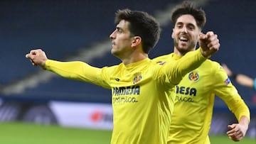 Gerard Moreno (izquierda) celebra con Fer Ni&ntilde;o el gol de este ante el Salzburgo este jueves en el Red Bull Arena.