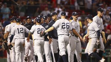 BOSTON, MA - JULY 08: The New York Yankees react after a victory over the Boston Red Sox at Fenway Park on July 8, 2022 in Boston, Massachusetts.   Adam Glanzman/Getty Images/AFP
== FOR NEWSPAPERS, INTERNET, TELCOS & TELEVISION USE ONLY ==