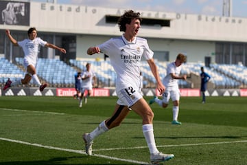 Jacobo Ramón celebró eufórico el 2-1.