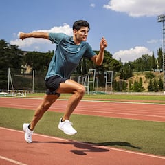 Héctor Santos pasa el 'everest' de los 8 metros en longitud