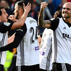 El Valencia arrolló al Alavés y se coloca tercero en la tabla