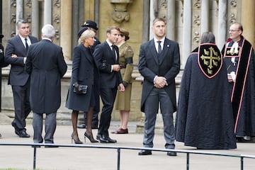 Emanuel Macron, vigesimoquinto presidente de la República Francesa y copríncipe de Andorra junto a su esposa Brigitte.