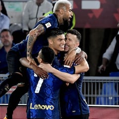 Arturo Vidal da pistas de su futuro: una camiseta y una encuesta