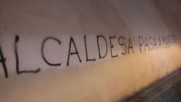 Una pintada exigiendo a la alcaldesa que pague a Marta por un trabajo que antes hacía gratis.