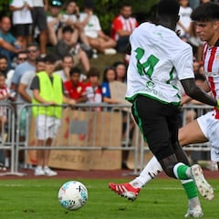 El Racing echa el ojo a la medular del Athletic: Peio Canales y Rego