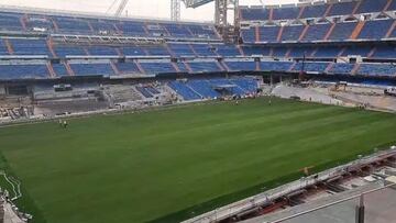 El estadio Santiago Bernab&eacute;u ya tiene colocado el c&eacute;sped en su totalidad.