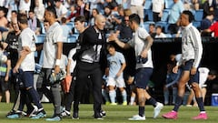 Zidane y James se saludan tras la victoria de Bala&iacute;dos