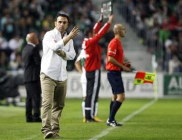 El entrenador del RCD Espanyol Sergio González durante su partido ante el Elche.