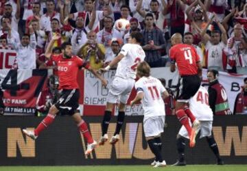 Maxi Pereira y Federico Fazio.