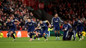 LIVERPOOL (United Kingdom), 11/03/2025.- PSG players celebrate after winning the penalty shoot-out during the UEFA Champions League Round of 16, 2nd leg soccer match between Liverpool FC and Paris Saint-Germain, in Liverpool, Britain, 11 March 2025. (Liga de Campeones, Reino Unido) EFE/EPA/ADAM VAUGHAN