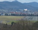 Pánico en Bilbao: las fuertes rachas de viento obligan a desviar ocho vuelos