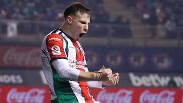 Futbol, Audax Italiano vs Palestino.
Fecha 16, campeonato Nacional 2023.
El jugador de Palestino Bruno Barticciotto, centro, celebra su gol contra Audax Italiano durante el partido de primera division disputado en el estadio Bicentenario La Florida en Santiago, Chile.
07/07/2023
Jonnathan Oyarzun/Photosport
Football, Audax Italiano vs Palestino.
16th turn, 2023 National Championship.
Palestino's player Bruno Barticciotto, center, celebrates his goal against Audax Italiano during the first division match at the Bicentenario La Florida in Santiago, Chile.
07/07/2023
Jonnathan Oyarzun/Photosport