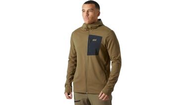 Descubre la colección de otoño-invierno 2025 de Helly Hansen: ropa especializada para la ciudad, el mar y la montaña