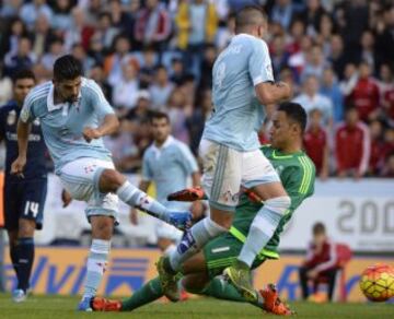 Tiro de Nolito ante Keylor Navas.