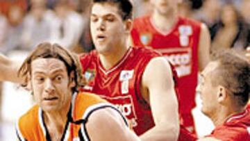 <b>¿RELEVO?</b> Oberto podría dejar su puesto en el Pamesa a Felipe Reyes.