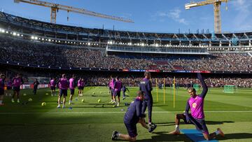 Entrenamiento del Barcelona en el nuevo Spotify Camp Nou.