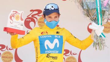 El colombiano del Movistar Miguel &Aacute;ngel L&oacute;pez de Movistar con el maillot amarillo de l&iacute;der tras ganar la tercera etapa de la 67&ordf; Vuelta Ciclista a Andaluc&iacute;a.