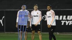 Maxi G&oacute;mez, Gabriel Paulista y Ezequiel Garay. 
 
 
 
 
 
 
 
 
 
 
 
 
 
 
 
 
 
 
 
 
 
 
 
 
 
 
 
 
 
 
 
 
 
 
 
 
 
 
 
 
 
 
 
 
 
 
 
 