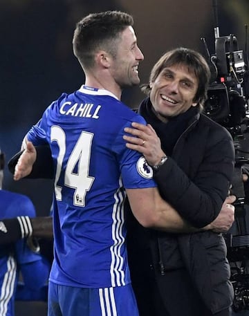 Chelsea manager Antonio Conte celebrates with captain Gary Cahill