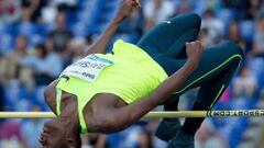 Bondarenko y Barshim saltan 2,42 y fallan en el récord mundial