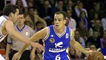 <b>VUELVE A BADALONA</b> Carles Marco regresa a la Penya. Viene por tres temporadas y tendrá que llevar, junto a Rafa Jofresa, las manijas de un equipo al que ya se le echa mucho de menos en Europa. Ya es hora de reverdecer laureles.