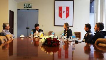 Reunión entre Gareca y Oviedo para evaluar y planificar