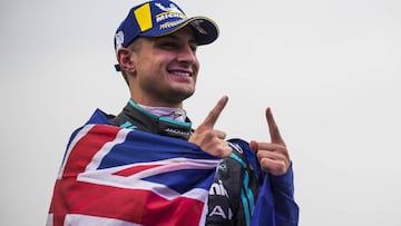 Mitch Evans celebra su victoria en México.