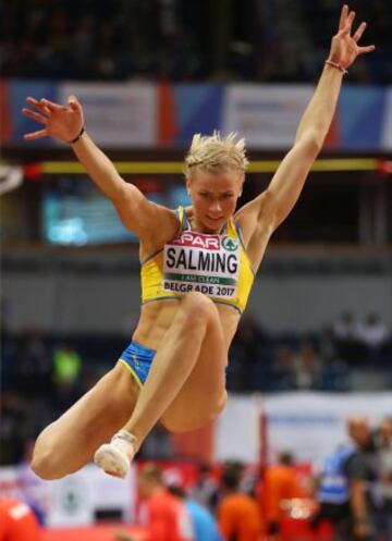 Pentatlón femenino. Bianca Salming de Suecia en salto de longitud.