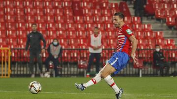 Soccer Football - Copa del Rey - Quarter Final - Granada v FC Barcelona - Nuevo Estadio de Los Carmenes, Granada, Spain - February 3, 2021 Granada's Roberto Soldado scores their second goal REUTERS/Jon Nazca