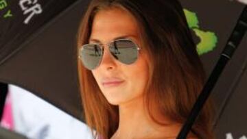 <b>Tratado sobre la belleza</b> A quien se haya enamorado a primera vista habrá que advertirle que a lo mejor esta joven tiene los ojos feos, aunque no parece muy probable. Tampoco debería importarnos mucho, ya que, como todo el mundo sabe, la belleza está en el interior. En el interior del cuerpo, no del traje. Aclaro.