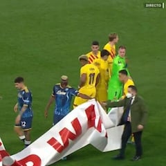 La TV no emite la pancarta de "no a la guerra" del Nápoles-Barça