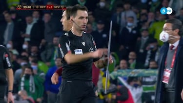 Suspendido el Betis-Sevilla tras el lanzamiento de una barra