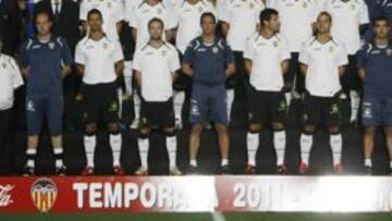 <b>PUESTA DE LARGO. </b>El Valencia 2011-12 se presentó anoche ante su afición con una victoria.