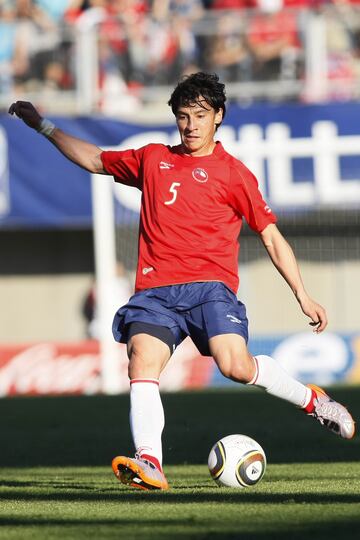 El defensor, de dilatada trayectoria en Europa, se retiró en el fútbol australiano hace ya varios años.