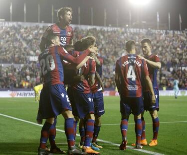 Levante stun Barcelona in nine-goal epic to end unbeaten run