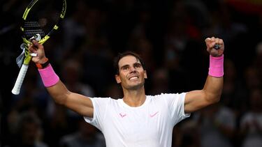 Rafael Nadal celebra su victoria frente a Adrian Mannarino en el Rolex Paris Masters.