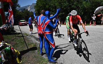 Warren Barguil y Wout Van Aert.