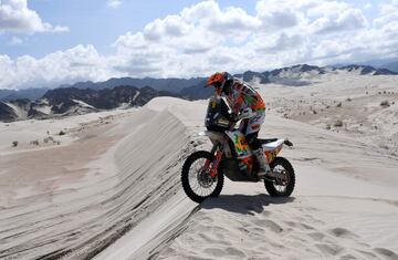 Undécima etapa entre Belén, Fiambalá y Chilecito. La piloto española Laia Sanz con KTM.