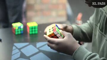 Increíble: resuelven en segundos decenas de cubos Rubik