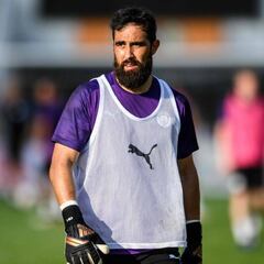 Claudio Bravo se siente renovado: "La lesión está en el pasado"