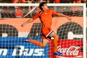 El 18 de marzo del 2005, Sánchez anotó su primer gol en Primera. Fue por Cobreloa ante Deportes Concepción, por el Torneo Nacional, cuando tenía 16 años y 89 días.