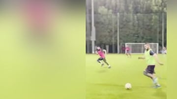 Khabib lo intenta en el fútbol y asombra su forma de correr