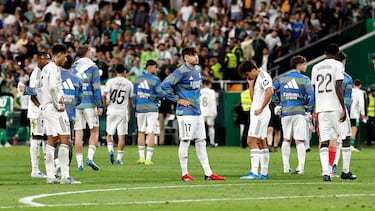 Los jugadores del Real Madrid se mostraron tristes tras empatar ante el Betis.