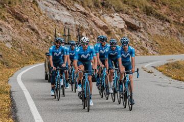 Los corredores del Movistar Team masculino y femenino se han concentrado en los Pirineos y Navarra para preparar la vuelta de la competición tras el parón provocado por la pandemia. 