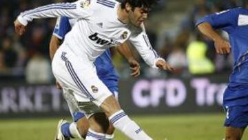 <b>CASI MARCA. </b>Kaká llegó a disparar con peligro en Getafe.